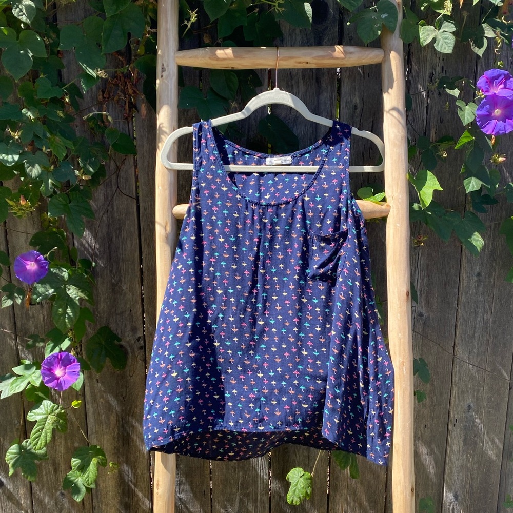 Cute tank top with lil umbrellas